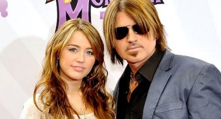 Miley Cyrus amenaza a su padre a través de Twitter • Mega TV