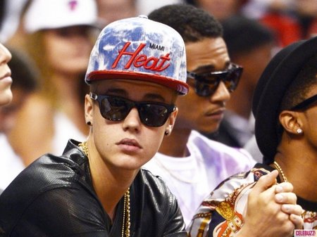 Justin-Bieber-and-Lil-Twist-Attend-Miami-Heat-Vs